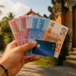 Argent et carte bancaire en voyage a bali